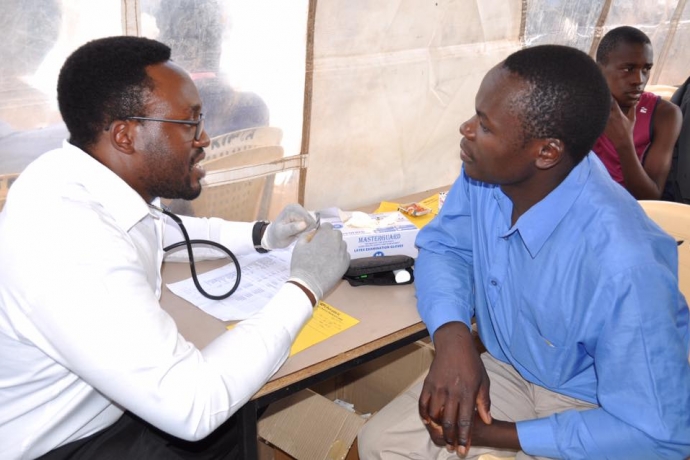 Maior favela do mundo recebe ação social da Universal