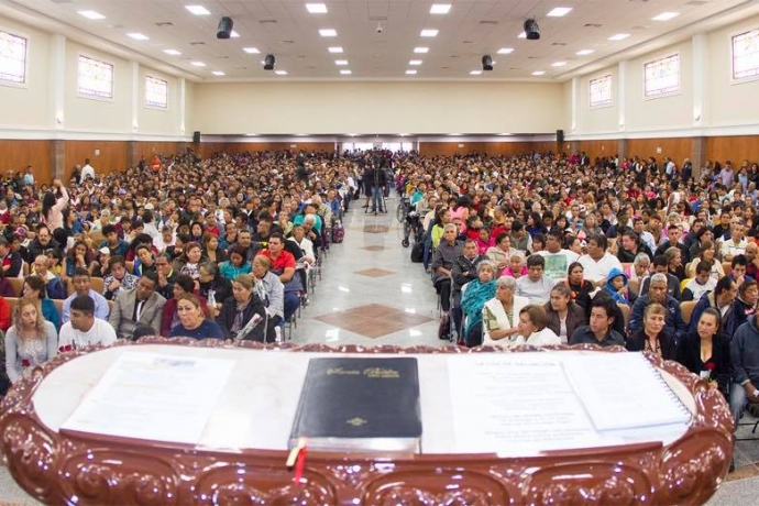 Universal inaugura novo templo no México