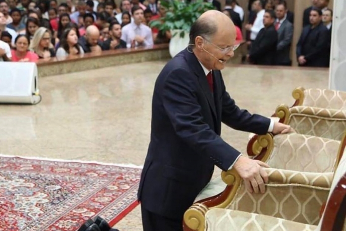 Multidão participa de reunião com bispo Macedo em Santa Catarina