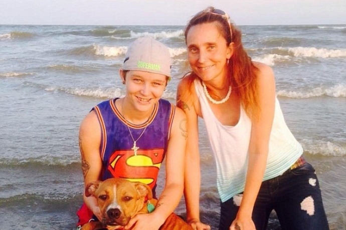 Imagem de capa - Mulher se casa com próprio filho, se separa e se casa com a filha