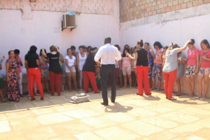 Universal realiza “Dia da Beleza” em presídio de Rondônia