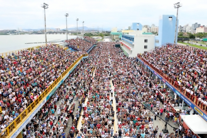 Santa Catarina ao pé da cruz