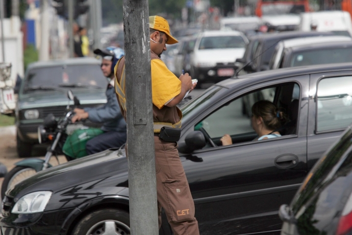 A cada hora, mais de 20 pessoas são flagradas dirigindo sem habilitação