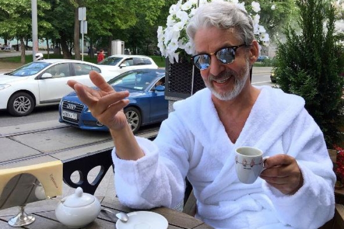 Imagem de capa - Russos criam perfil de falso milionário nas redes sociais e enganam milhares de pessoas