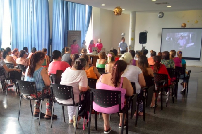 Imagem de capa - Exemplares de "A Dama da Fé" são distribuídos a detentas no Uruguai