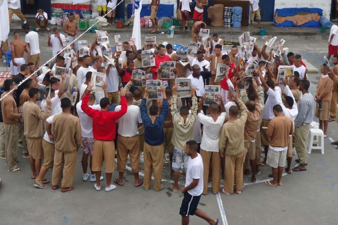 Mais de 2,3 mil presos batizados num fim de semana