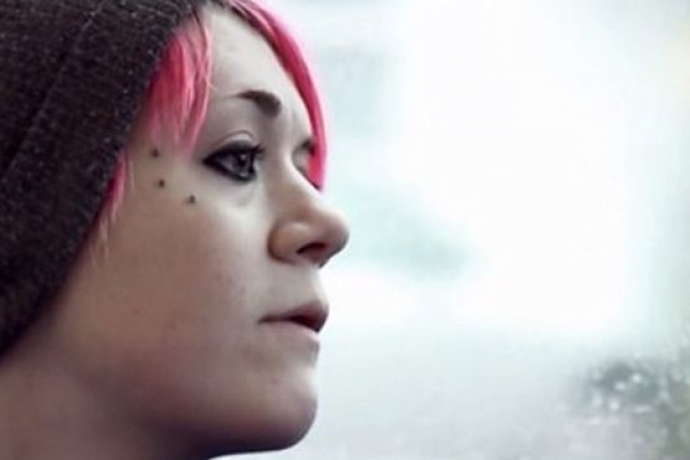 Imagem de capa - Hacker escocesa implanta chips no corpo para ter mais conhecimento