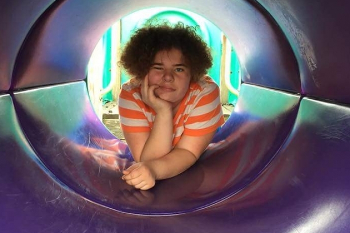 Imagem de capa - Garota sobrevive a câncer, mas se suicida por sofrer bullying na escola