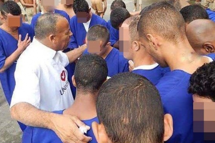 Cerca de 2,5 mil presos se batizam nas águas pelo Brasil