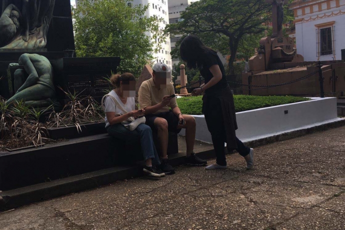 Integrantes do grupo Filhos Universal levam vida aos que choram