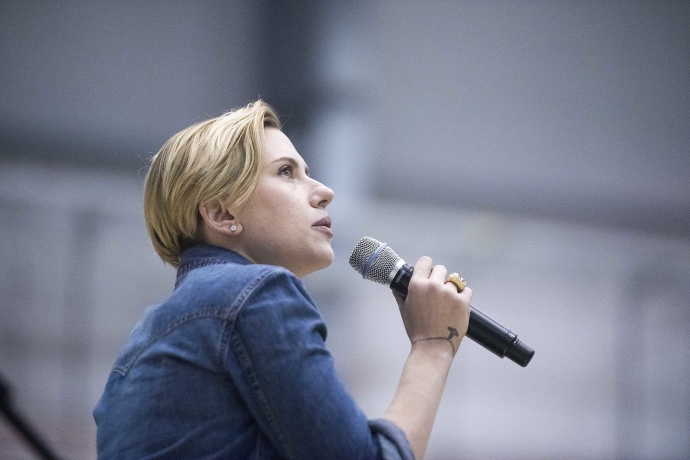 Imagem de capa - Atriz Scarlett Johansson afirma que monogamia não é natural