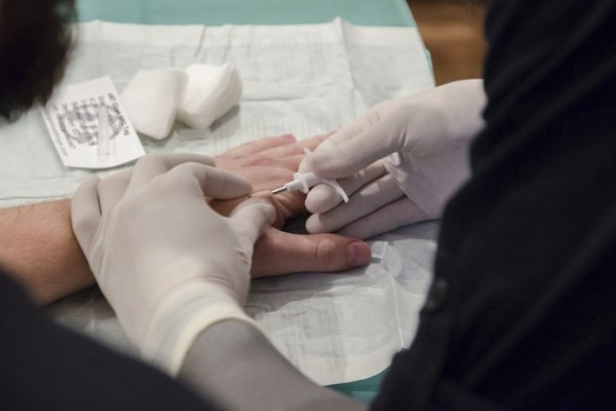 Imagem de capa - Na República Checa, pessoas fazem compras com o uso de chips implantados nas mãos