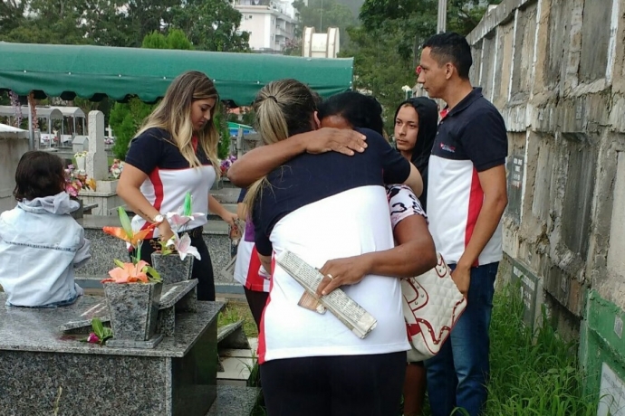 Voluntários da Universal levam conforto a quem perdeu pessoas queridas