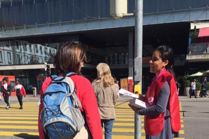 Universal na Suíça distribui Bíblias