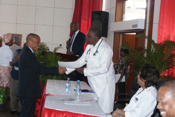 Ministério da Saúde de Moçambique homenageia Universal