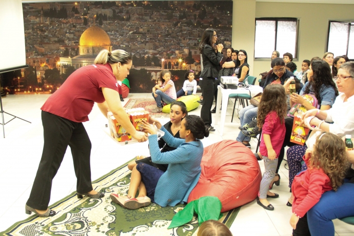 “Cine pipoca T-Amar” fortalece vínculo entre mães e filhos