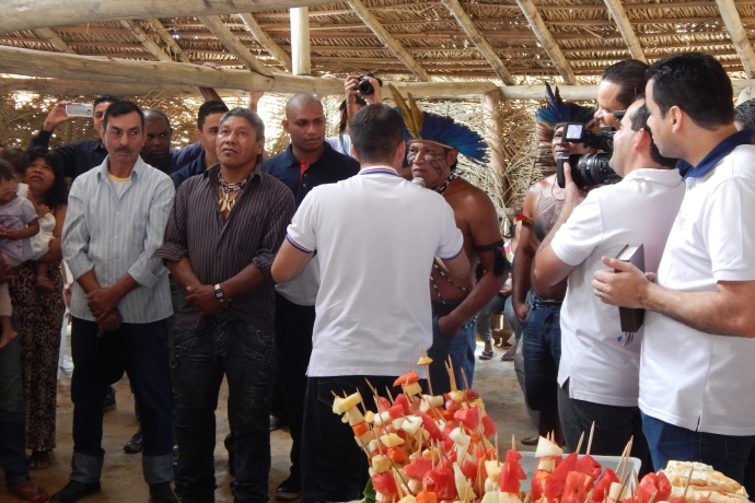 Voluntários realizam ação social em comunidade indígena