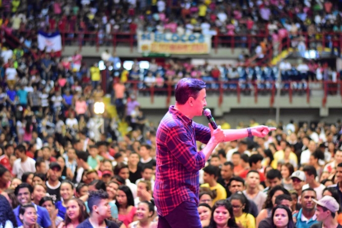 FJU reúne 13 mil pessoas no maior “SOS Jovem” do Ceará