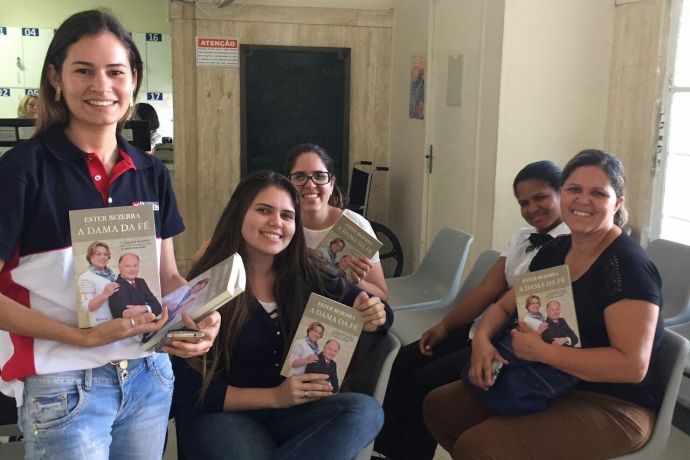 Grupo promove doação de livros em hospitais