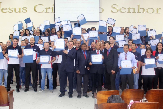 Grupo de Evangelização em hospitais da Universal forma novos capelães em São Paulo