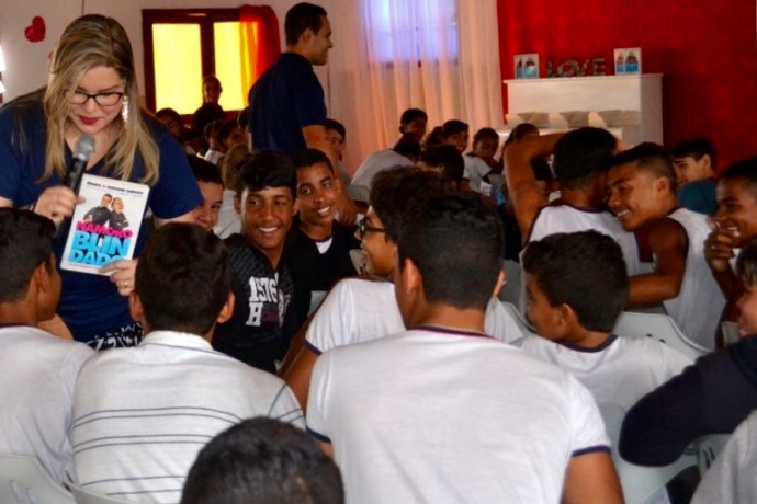 Imagem de capa - Voluntários da Universal auxiliam vítimas de incêndio na capital peruana