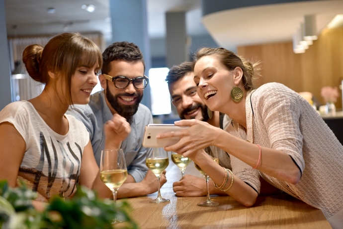 Felizes até que os amigos nos atrapalhem