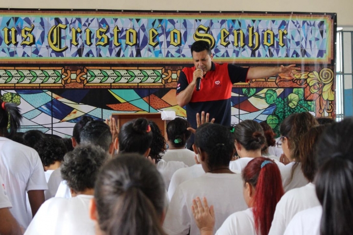 Bispos da Universal realizam reuniões especiais para reclusas da Penitenciária Feminina de Sant’Ana