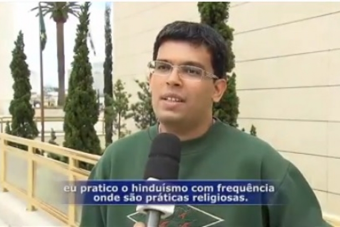Hinduísta indiano visita o Templo de Salomão