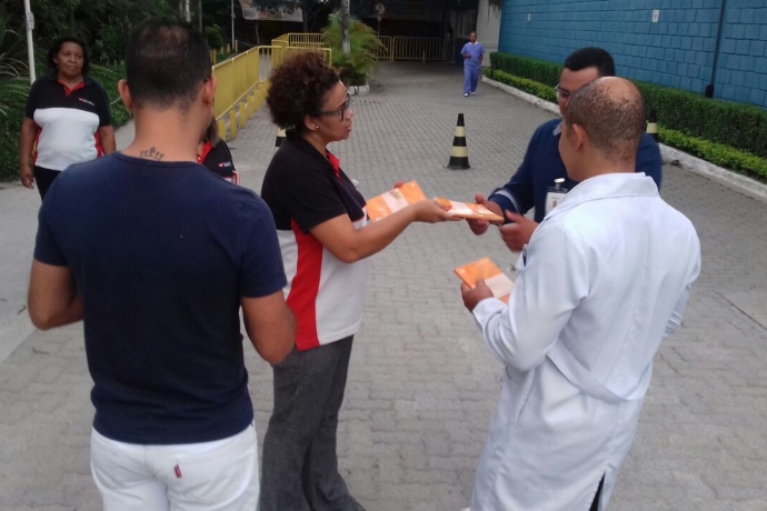 Voluntários da Universal doam livros em hospital de São Paulo
