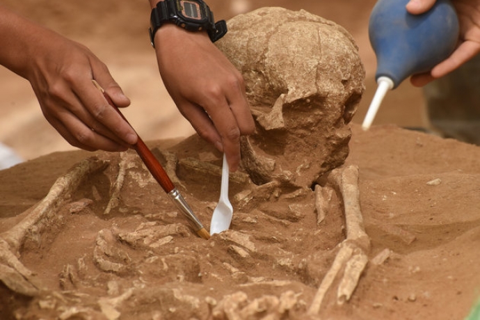 Arqueólogos divulgam descoberta de cemitério filisteu