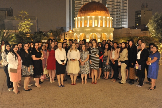 Como pessoas de várias nações se conectam com Deus no Templo de Salomão?
