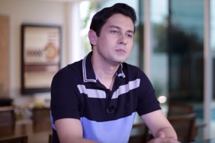 Ele cresceu em meio a dificuldades e privações, mas algo mudou a sua história