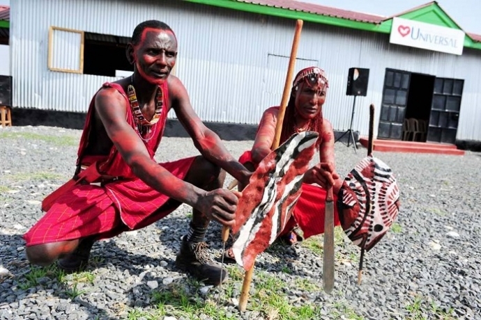 Imagem de capa - A Universal na tribo africana Maasai