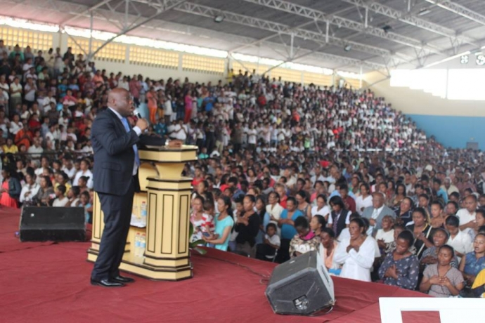 Encontro de fé da Universal reúne milhares de pessoas em Madagascar