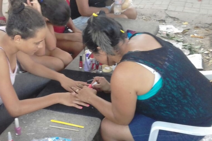 Universal promove “Dia da beleza” para internas em instituição penal de Campo Grande