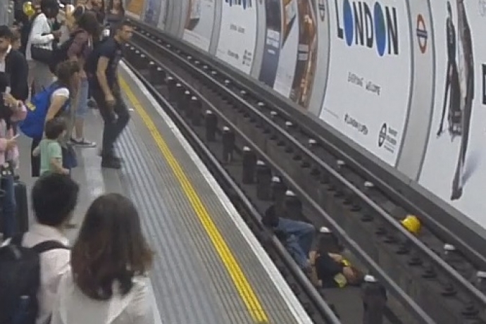 Procura-se herói desconhecido