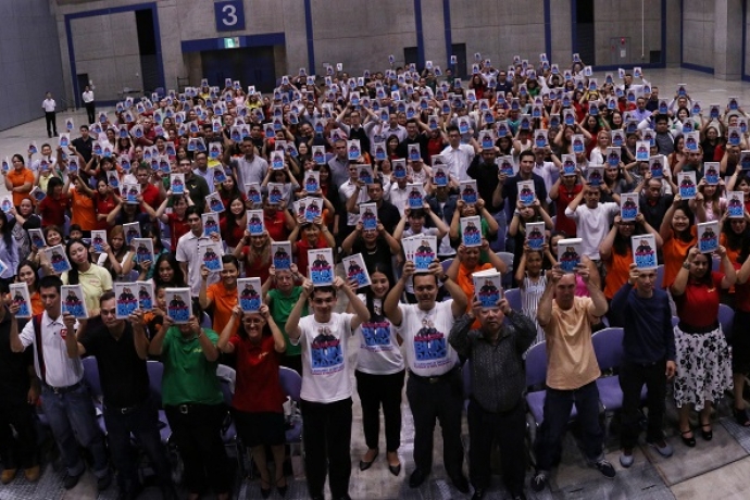 Lançamento do livro “Namoro Blindado” mobiliza moradores do Japão