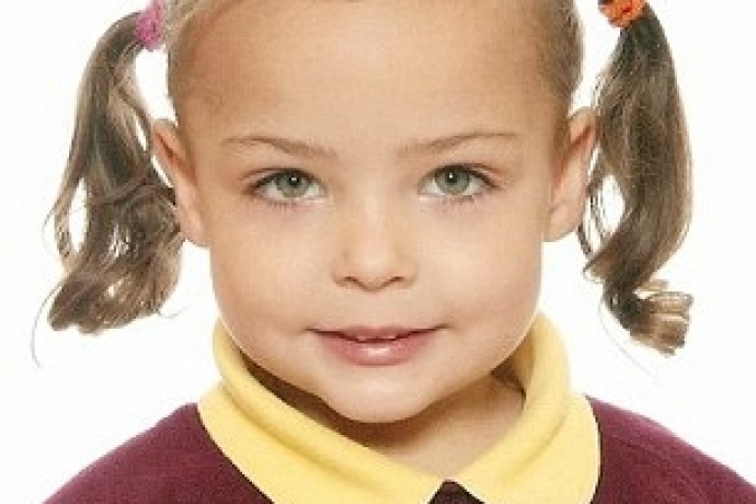 Mãe é julgada por morte da filha após maus-tratos e ingestão de drogas