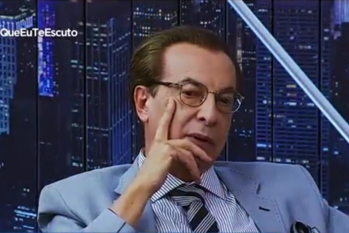 Ronaldo Ésper se batiza nas águas