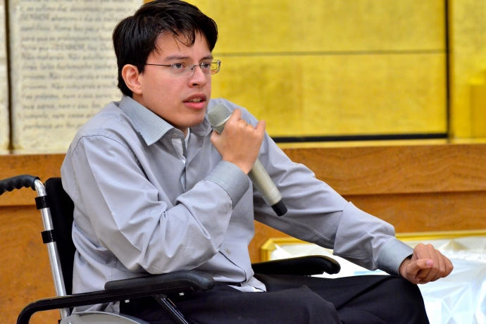 “Para Deus descer na minha vida, eu tive que subir”