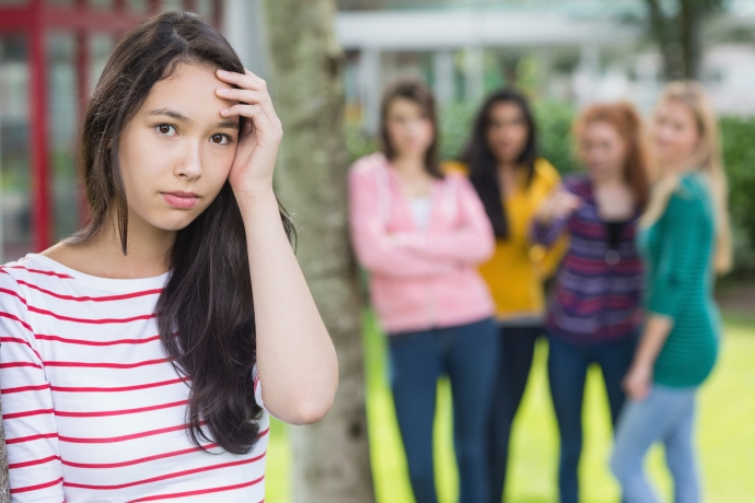 Imagem de capa - Garotas vítimas de bullying se suicidam na França