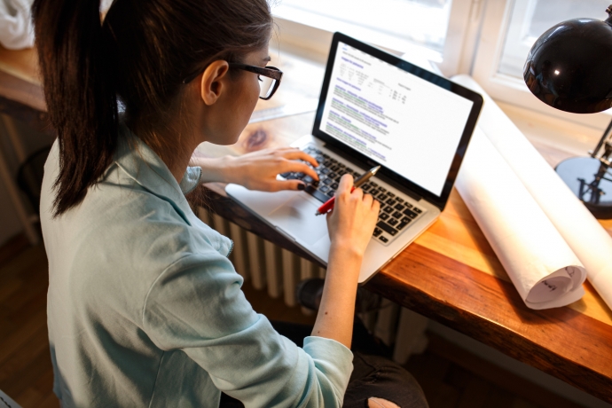 Blogueira que ofendeu bebê com Síndrome de Down diz estar arrependida