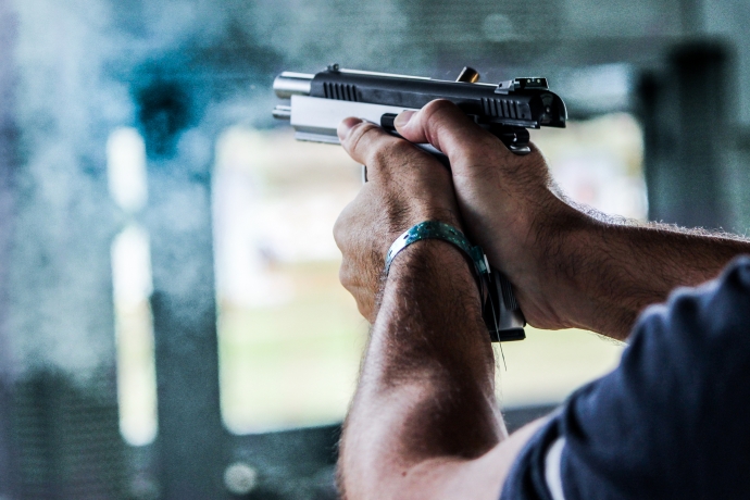 Atirador diz que ouvia vozes que o mandavam matar