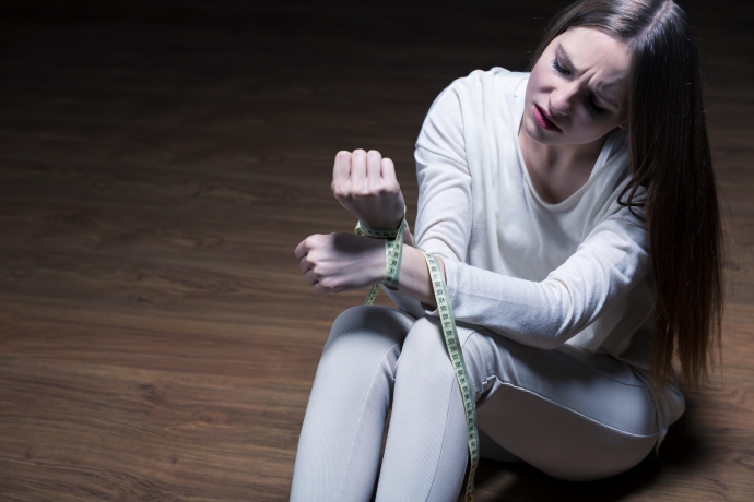 Imagem de capa - Depois de sofrer com anorexia, blogueira inglesa ajuda seguidores compartilhando a própria experiência