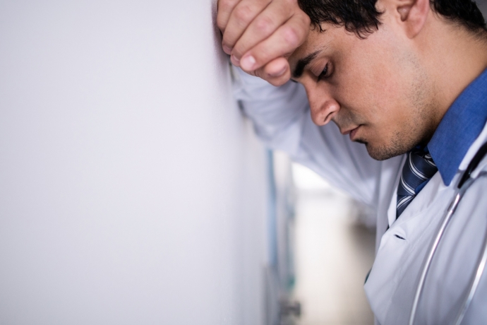 Imagem de capa - Número de suicídios entre médicos é grande