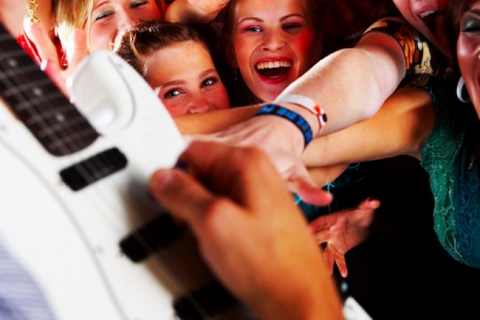 Imagem de capa - Justin Bieber chuta presente de fã