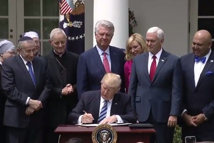 Imagem de capa - Trump garante liberdade religiosa nos Estados Unidos