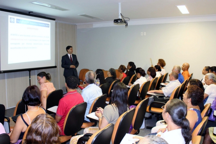 EVG Universal promove curso de capelania para funcionários de hospital