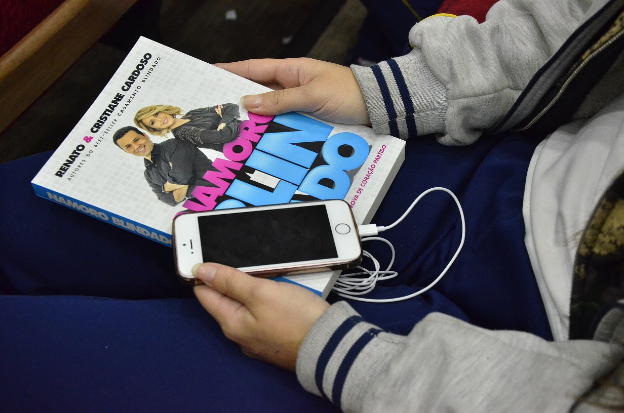 Palestra “Namoro Blindado nas Escolas” abre via de diálogo com jovens