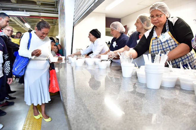 postComunidades carentes recebem doações de voluntários da Universalna categoriaNotícias